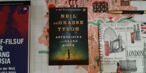 Wawasan Alam Semesta Pada Astrofisika untuk Orang Sibuk