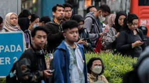 Malangnya Jadi Masyarakat Kelas Menengah yang Terus Digencet